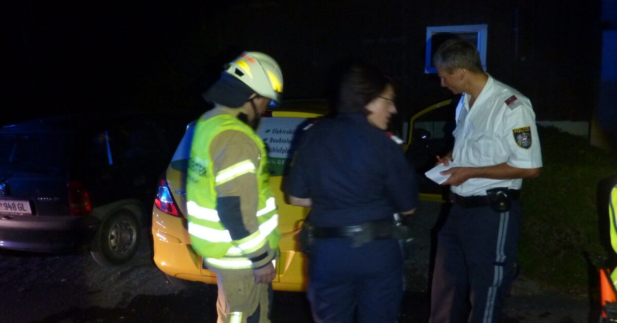 ENr-38 09.08.2015 02:03 – Kirchstraße >> PKW Brand