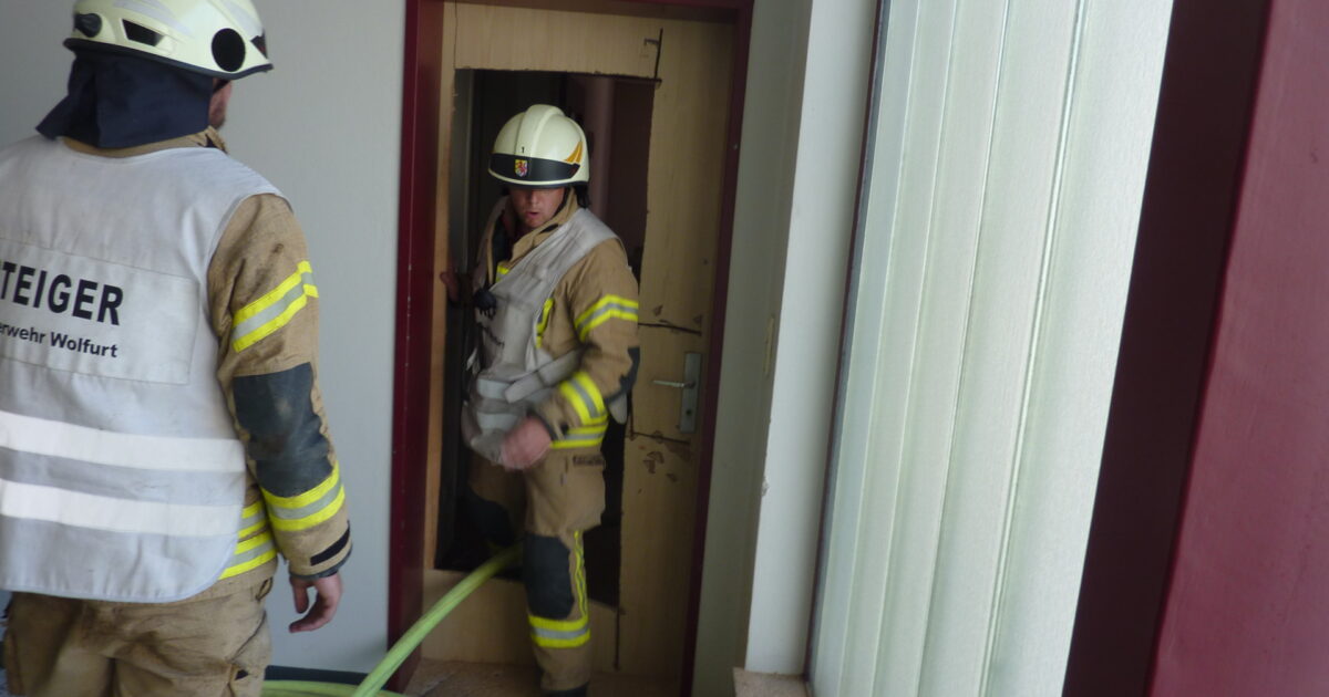 ENr-24 20.07.2016 15:38 Uhr – Achstraße >> Zimmerbrand