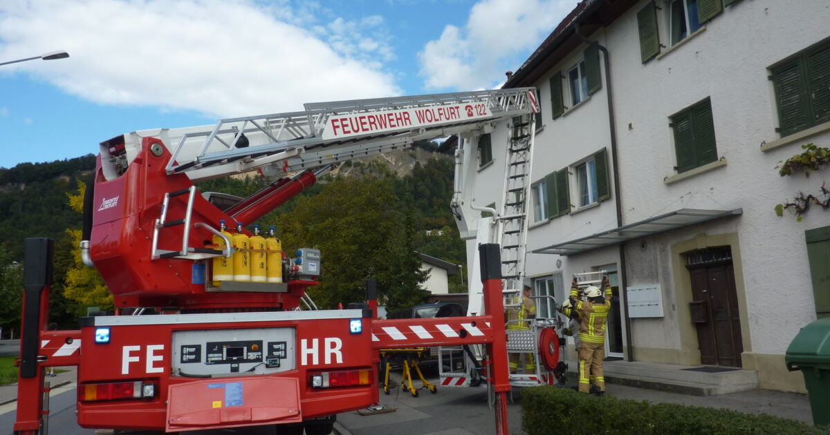 ENr-48 03.10.2016 14:14 Uhr – Bützestraße >> Steiger benötig, Rettung vor Ort