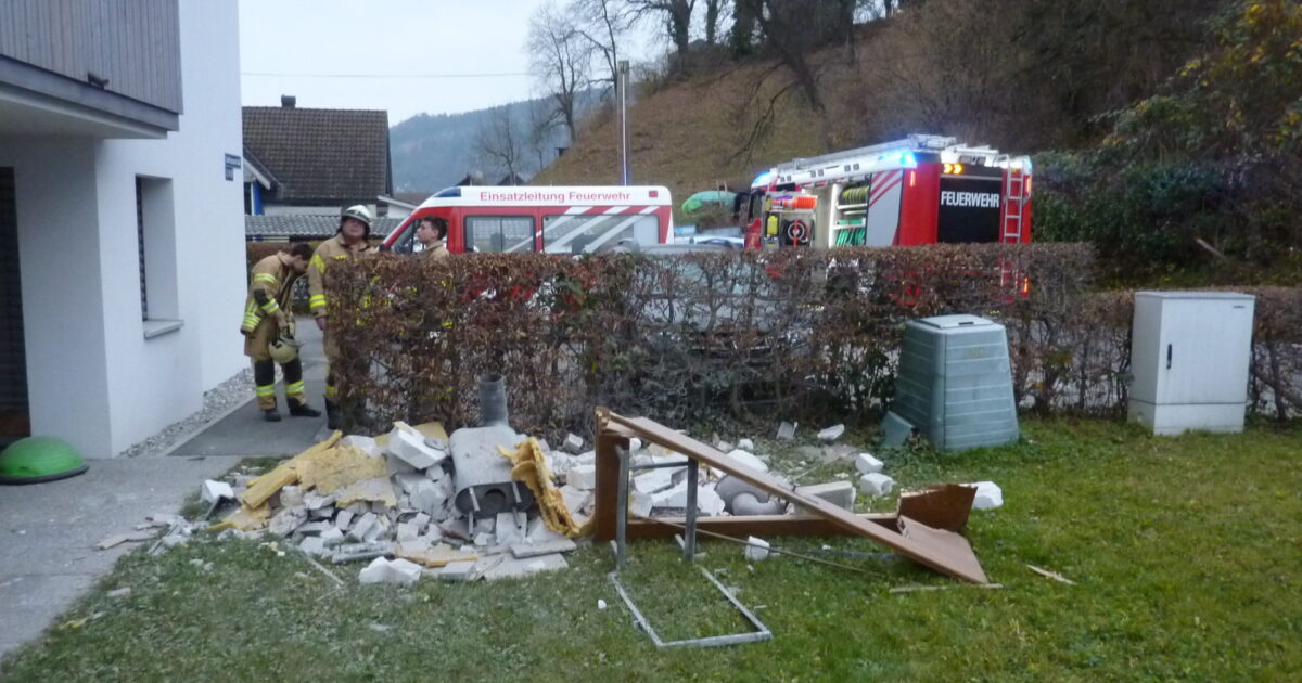 ENr-57 26.11.2016 15:38 Uhr – Raiffeisenstraße >> Kachelofen explodiert