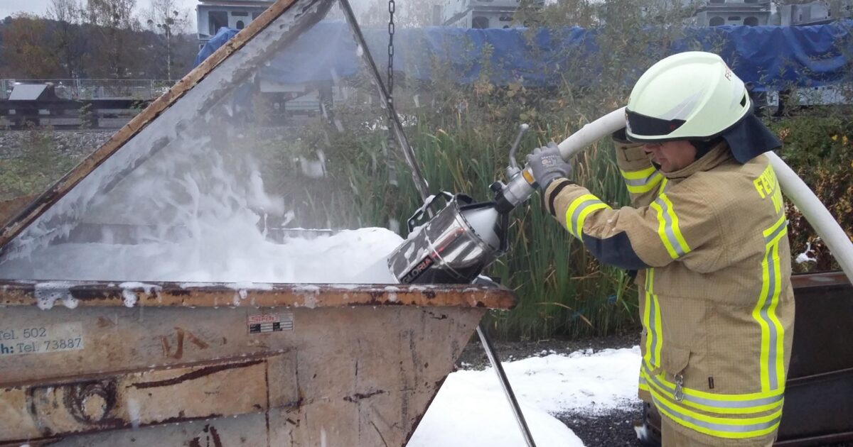 ENr-68 23.10.2017 08:00 Uhr – Konrad-Doppelmayr-Straße >> Glimmbrand