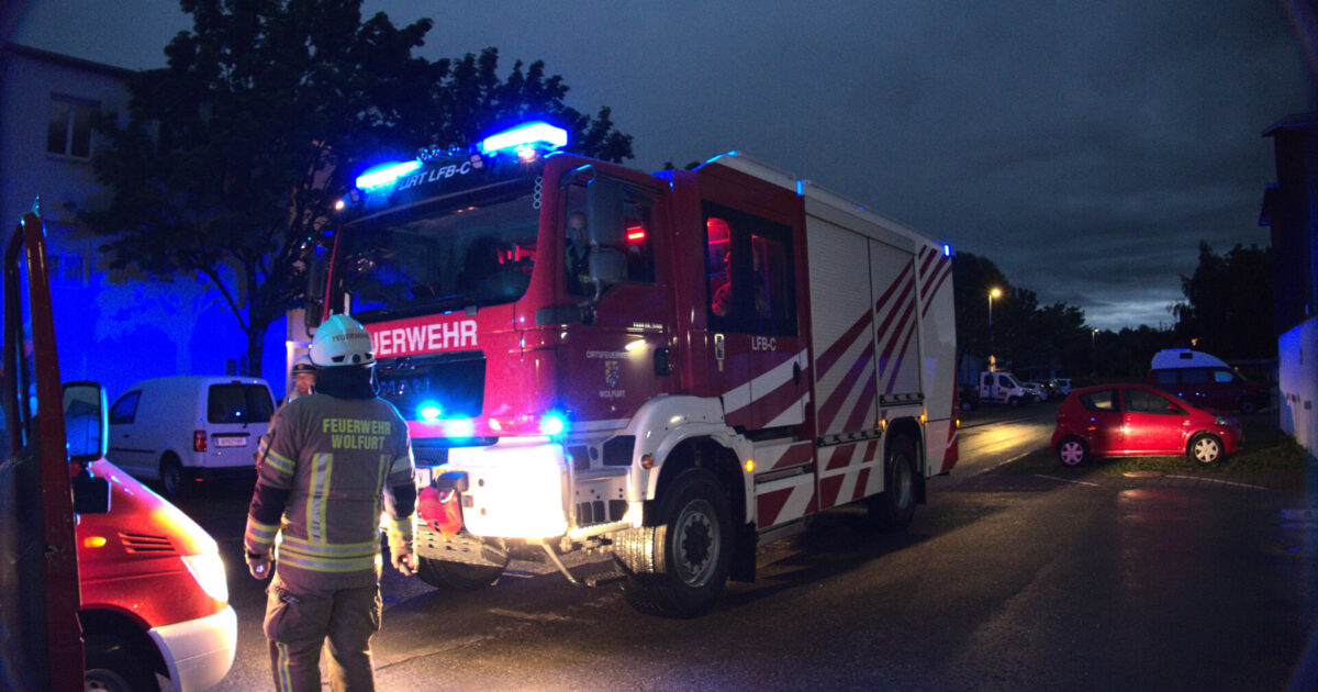 Einsatz Nr-61 04.07.2021 21:32 Uhr – Fliederweg >> Wasserrohrbruch – Wassereintritt durch Decke