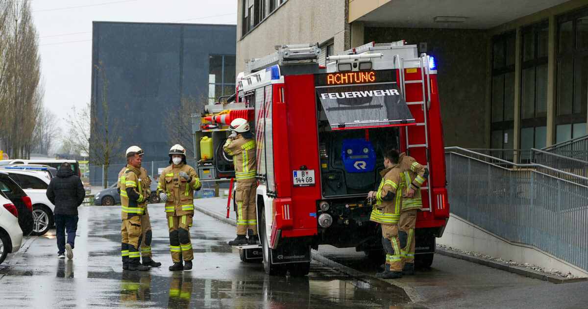Einsatz Nr-20 01.04.2022 13:26 Uhr – Senderstraße >> BMA durch brennenden Müllkübel ausgelöst
