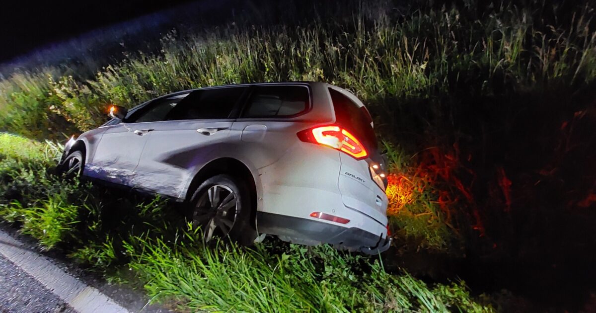 Einsatz-Nr. 63 11.07.2024 00:40 Uhr – Senderstraße>> VU > PKW im Graben