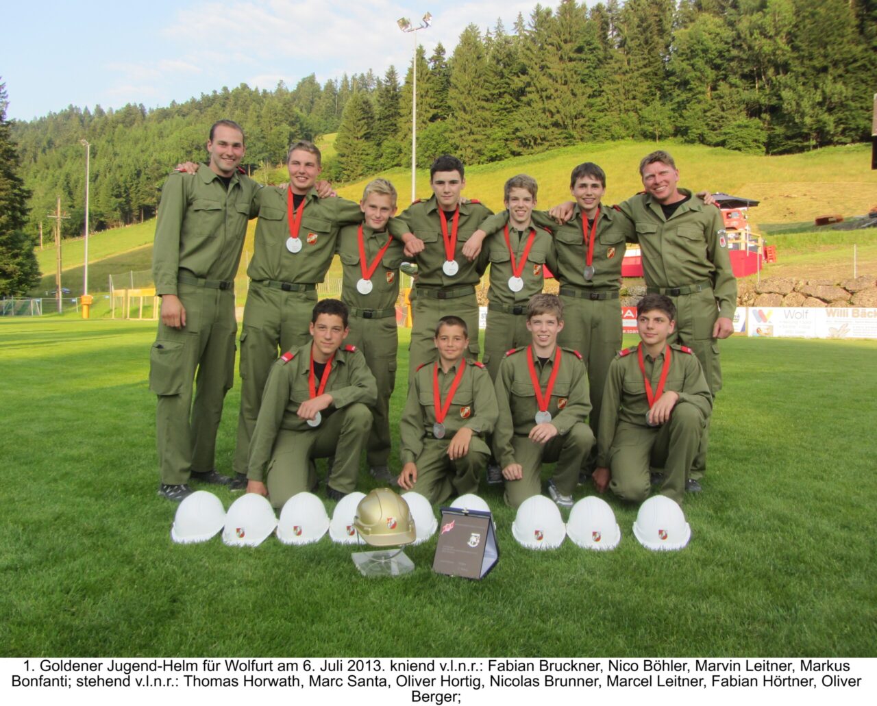 1__goldener_jugend_helm