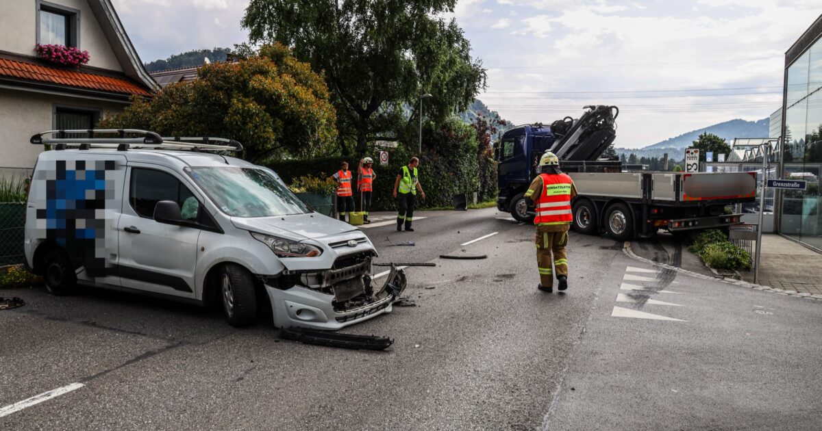 Einsatz-Nr. 043 | 26.06.2025 | 10:16 Uhr – Achstraße >> Verkehrsunfall PKW gegen  LKW