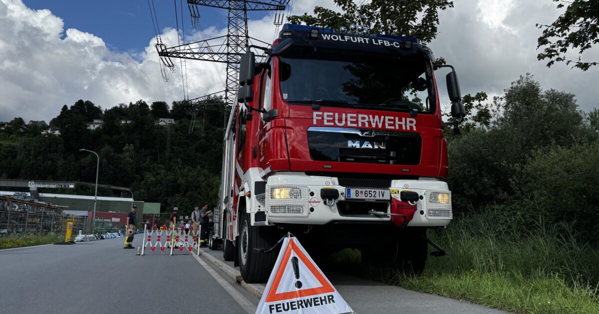 Einsatz-Nr. 065 | 25.07.2025 | 17:00 Uhr – Bildsteinerstraße >> Hochleistungspumpe 16.000 in Stellung gebracht