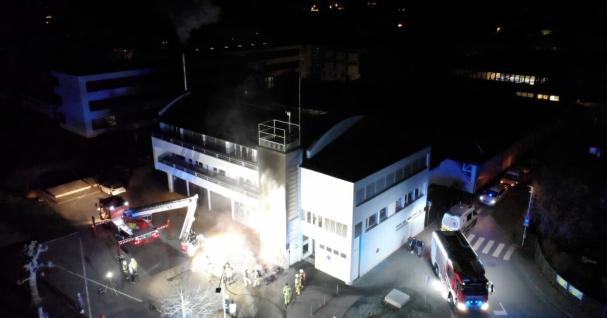 Einsatz-Nr. 121 | 14.12.2025 | 02:12 Uhr – Unterhub >> Fassadenbrand