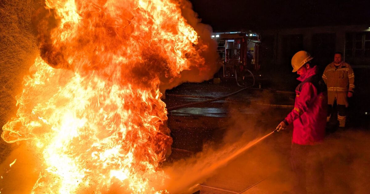 Dachstuhlbrand in der Flotzbachstraße erfolgreich gelöscht