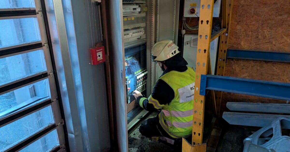 Schmorbrand in Elektroverteiler – Brandmeldeanlage funktioniert perfekt